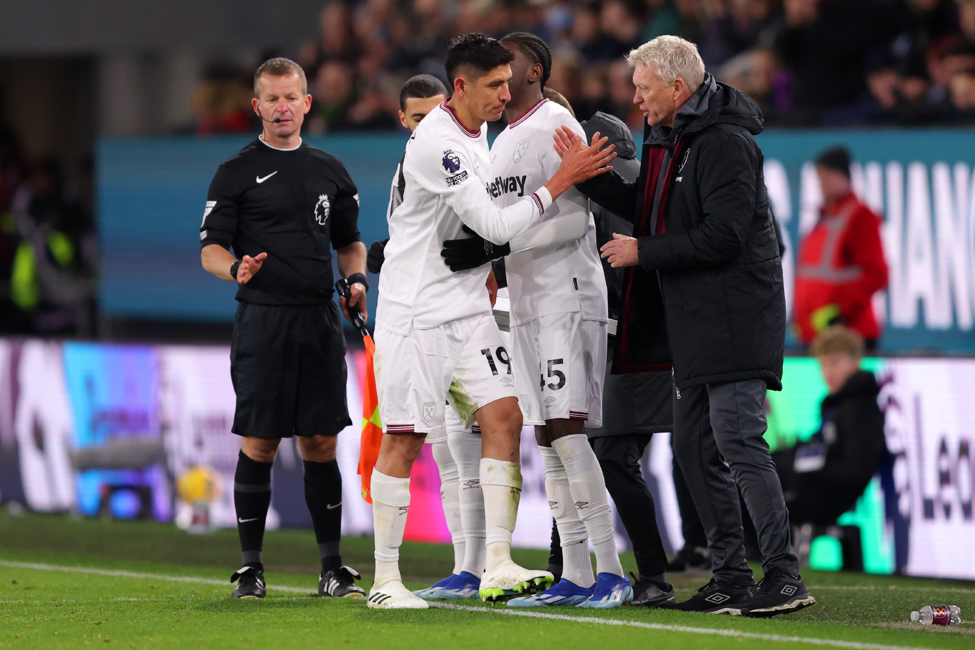 爱游戏体育入口 -转会期欧冠焦点战，西汉姆豪取连胜，球迷炸锅，身体对抗强度拉满的简单介绍