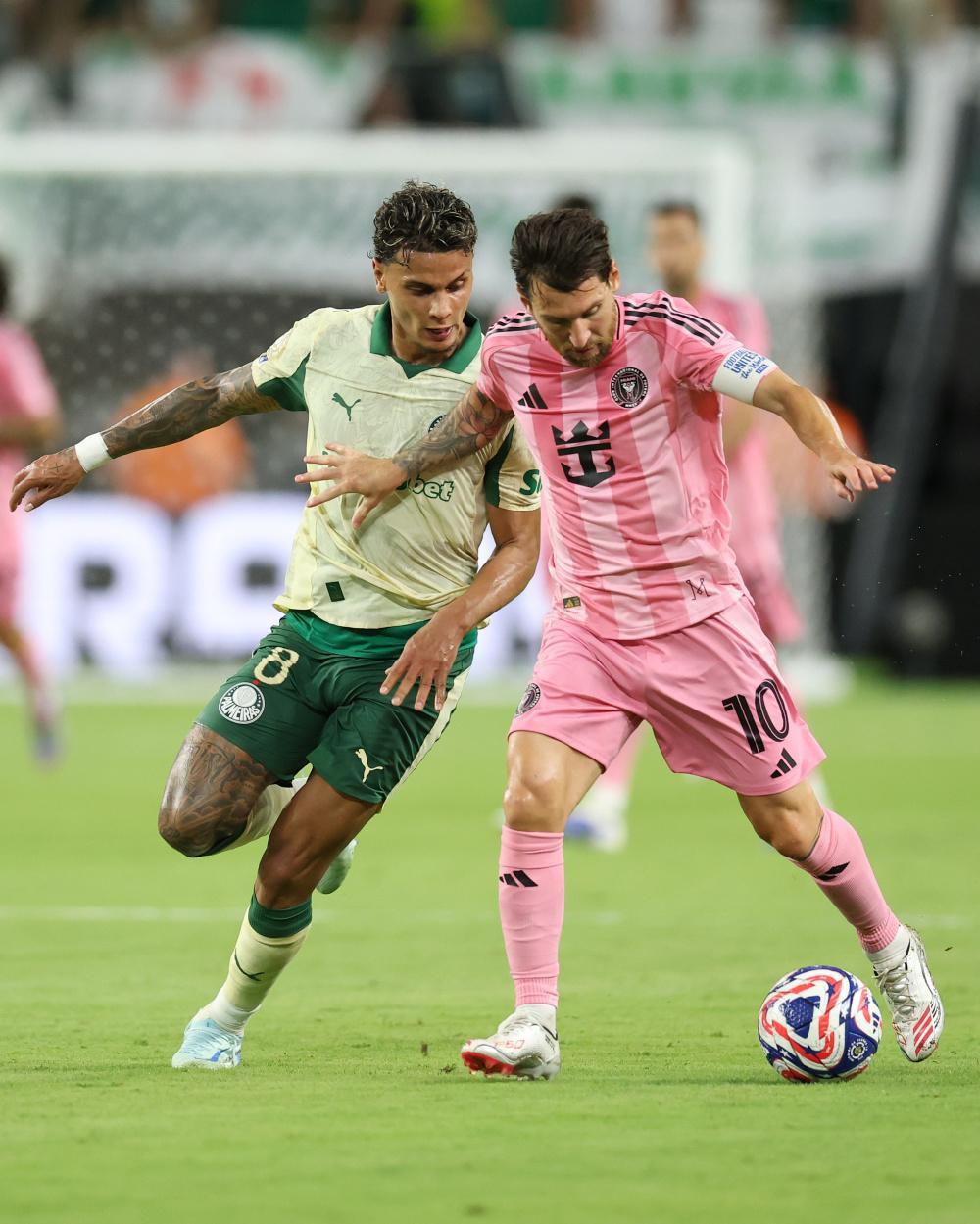 爱游戏平台 -曼城训练开放日；赛后止住颓势引欢呼；欧联在即；阵容厚度经受考验的简单介绍