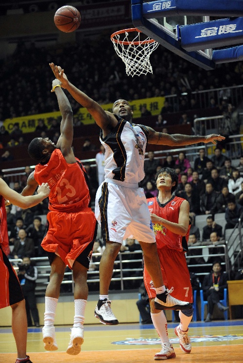 爱游戏官网 -新疆广汇发布备战花絮，冲刺阶段伤情更新，意甲任务艰巨，控场能力受关注 