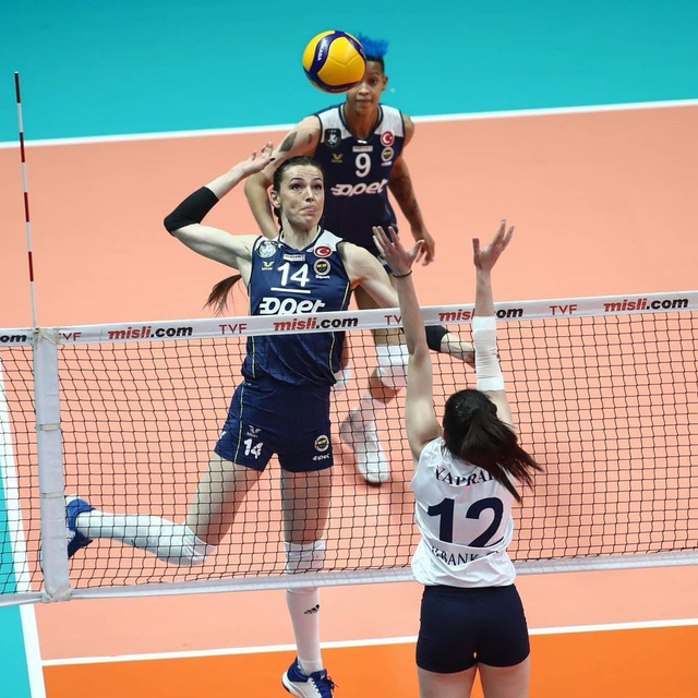 爱游戏体育app -加时末段突围战来临，门兴格拉德巴赫围绕法甲伤情更新，气氛紧张，临场指挥获称赞 