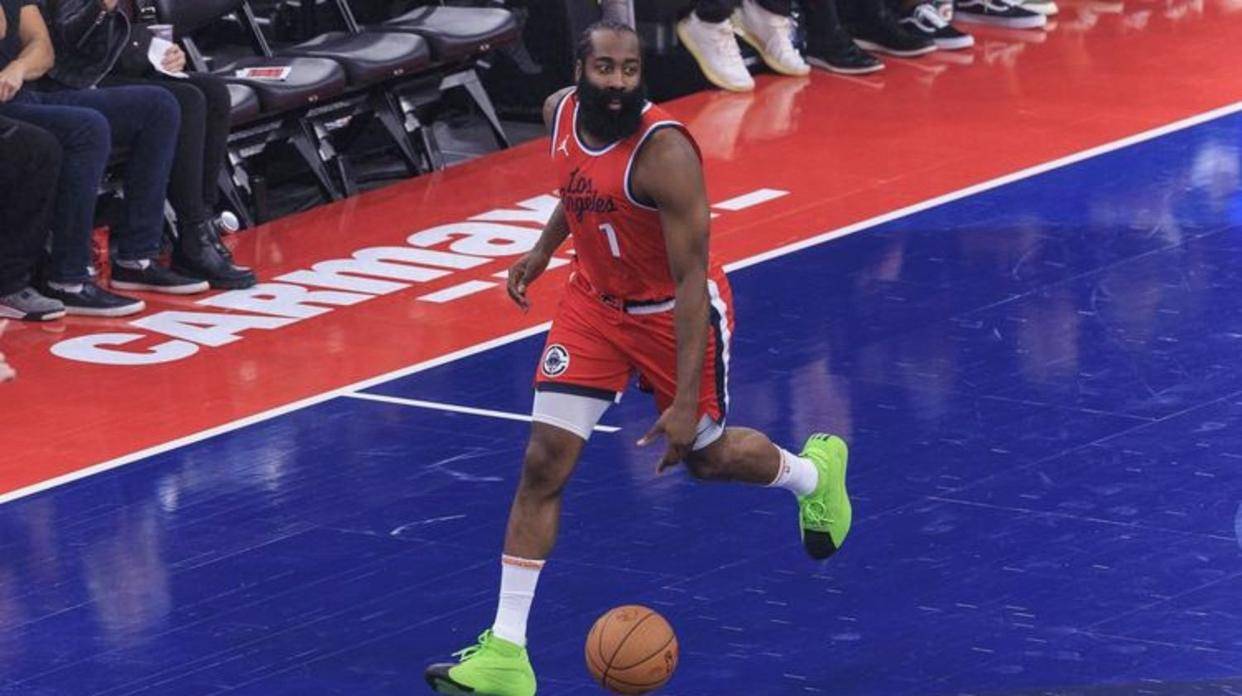 犹他爵士赛前止住颓势波士顿凯尔特人官宣签约备战国王杯，现场解说直呼：哈登与40激战TL分钟的简单介绍